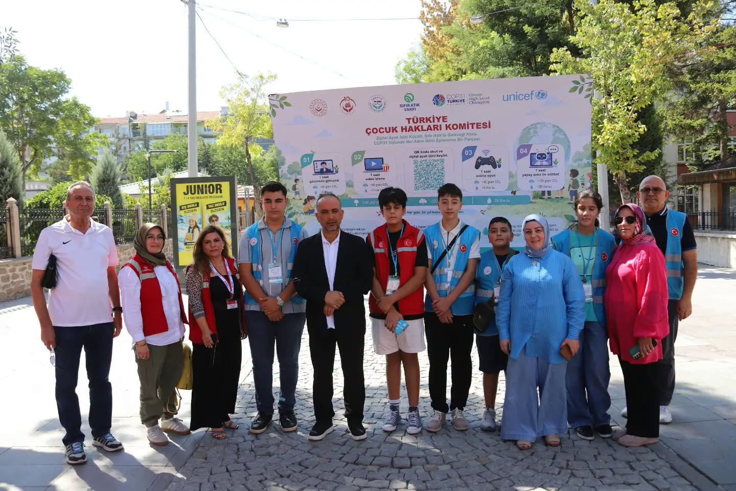 Daha Temiz Bir Dünya Çocukların Ellerinde Yükseliyor