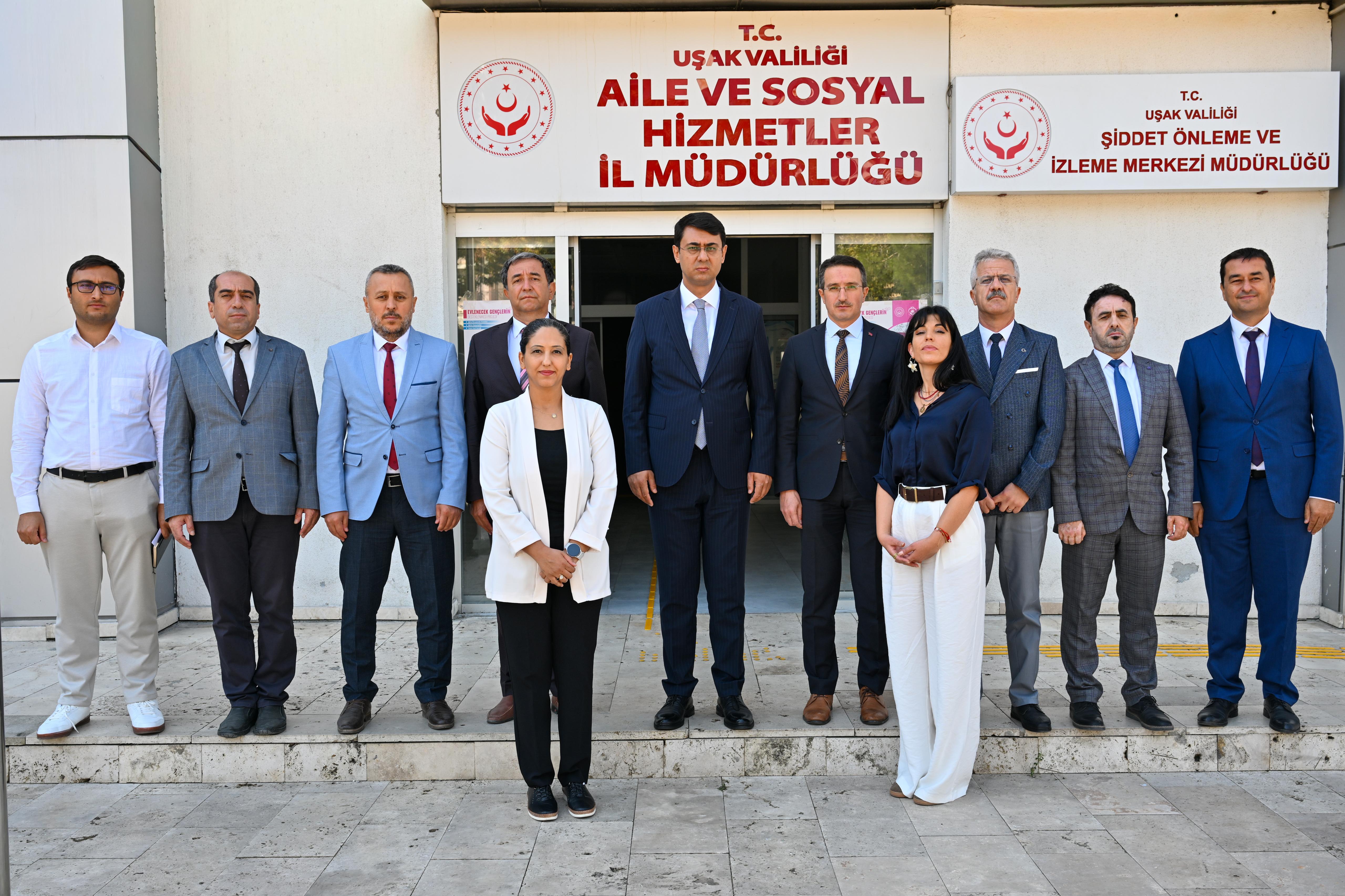 Valimiz Sayın Dr. Serdar Kartal’dan Aile ve Sosyal Hizmetler İl Müdürlüğümüze İnceleme Ziyareti