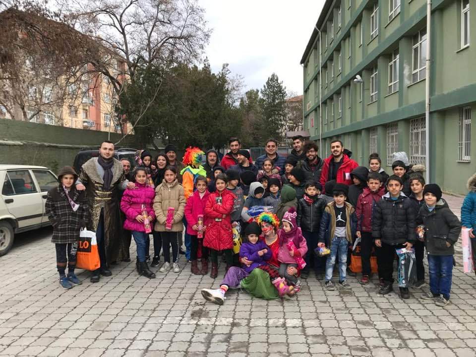 Elazığ'da depremzede çocukların ve vatandaşların yanında olan personellerimizi canı gönülden kutluyorum