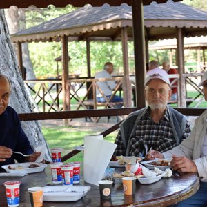 İl Müdürümüz Özgür Kırmızıtaş, Kıymetli Büyüklerimizle Paşabahçe Mesire Alanı’nda Piknik Programında Buluştu - fotoğraf 2