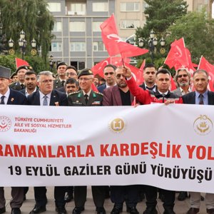 19 Eylül Gaziler Günü Dolayısıyla Yakutiye Kent Meydanında Yürüdük. - fotoğraf 2