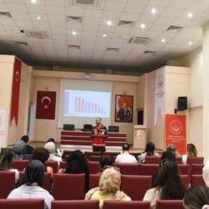 Bakım Personellerine “Teknoloji Bağımlılığı ve Aile İçi İletişim” Eğitimi Verildi - fotoğraf 3