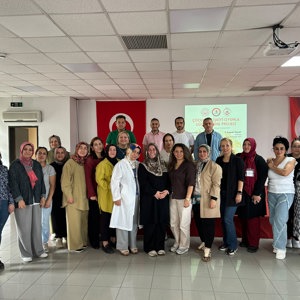 Çocukla İlişkiyi Oyunla Güçlendirme Projesiyle Bakım Personelinin Yetkinlikleri Güçlendiriliyor - fotoğraf 2
