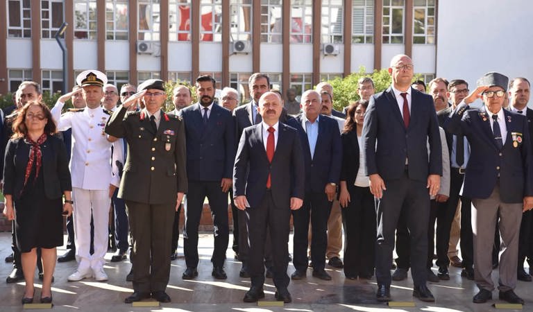 19 Eylül Gaziler Günü dolayısıyla Atatürk Anıtı’nda Çelenk Sunma Töreni düzenlendi.