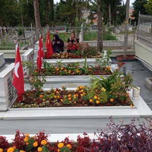 Şehit Annemizin Kabir Ziyaretine Eşlik Ettik  - fotoğraf 5