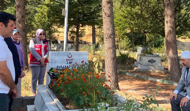 Şehidimiz Ayhan Öğüt Kabri Başında Anıldı