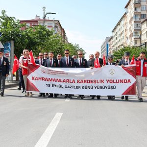 19 Eylül Gaziler Günü Kapsamında “Kahramanlarla Kardeşlik Yolunda” Yürüyüşü - fotoğraf 2