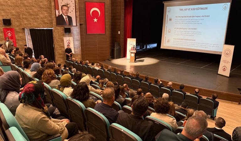 “Dijital Bağımlılık Çağında, Aile ve Birey” Konulu Konferans Gerçekleştirildi