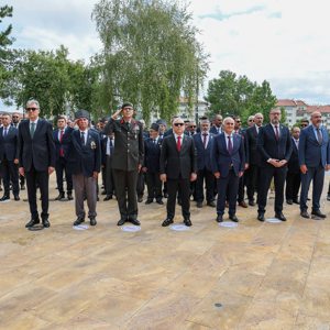 19 Eylül Gaziler Günü Dolayısıyla Atatürk Anıtı’nda Çelenk Sunma Töreni Gerçekleştirildi - fotoğraf 2