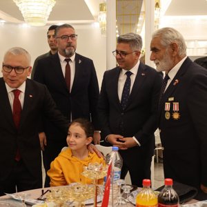 19 Eylül Gaziler Günü Dolayısıyla Gazilerimiz ve Kıymetli Aileleri Onuruna Yemek Programı Düzenlendi - fotoğraf 3