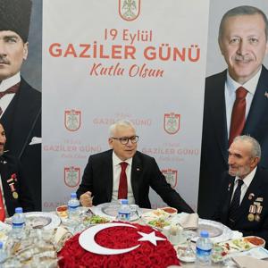19 Eylül Gaziler Günü Dolayısıyla Gazilerimiz ve Kıymetli Aileleri Onuruna Yemek Programı Düzenlendi - fotoğraf 1