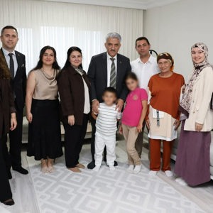 Valimiz Sayın Mehmet Makas, Koruyucu Ailemizi Ziyaret Etti - fotoğraf 1