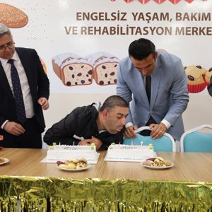 Vali Yardımcımız Ahmet Yeşilyurt ve İl Müdürümüz Özgür Kırmızıtaş, Doğancan Kardeşimizin Doğum Günü Kutlamasına Katıldı - fotoğraf 2