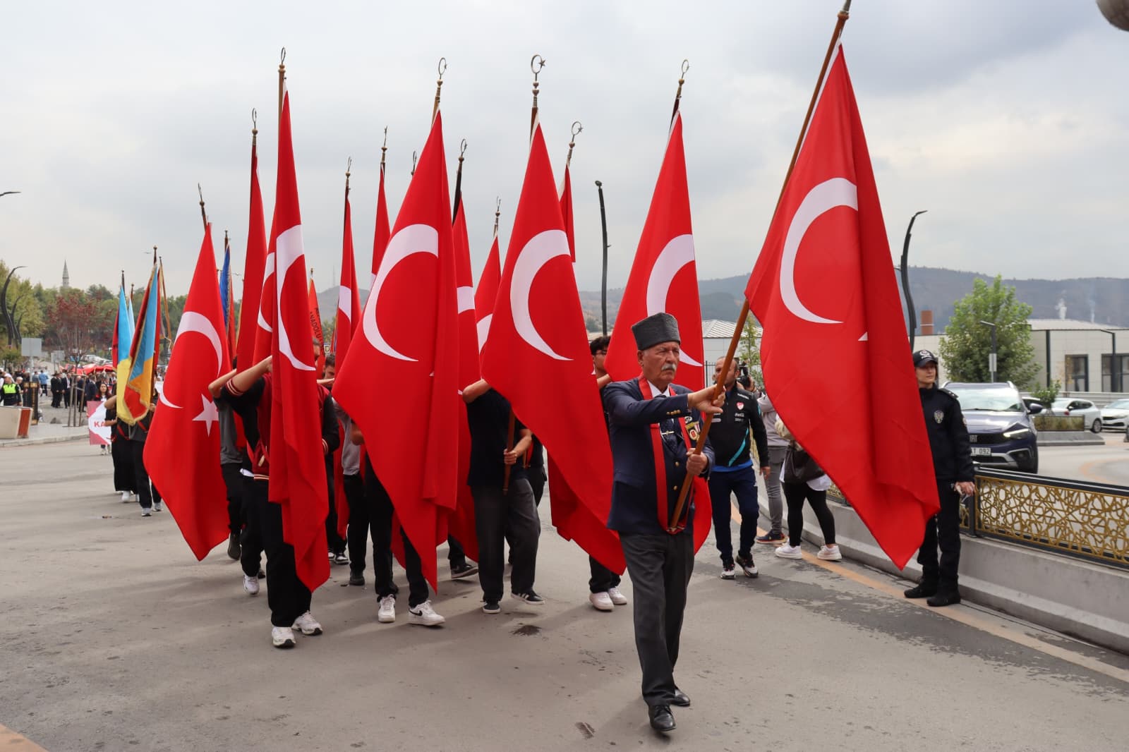 "Kahramanlarla Kardeşlik Yolunda” 19 Eylül Gaziler Günü Yürüyüşü 81 İlimizde Gerçekleştirildi