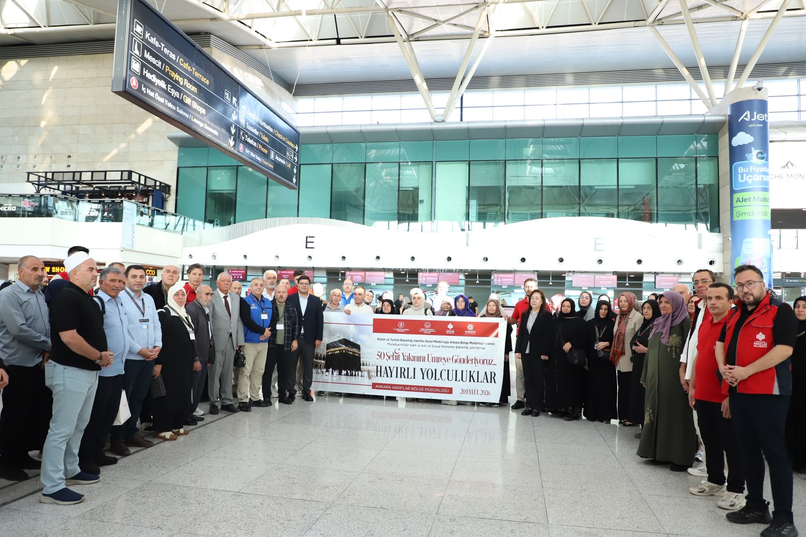 Şehitlerimizin Kıymetli Emanetleri Umre Yolculuğuna Uğurlandı