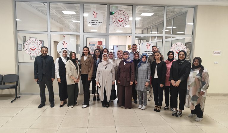 İl Müdürümüz Sayın Ülkü Uslu, Tavşanlı Sosyal Hizmet Merkezi Müdürlüğünü Ziyaret Etti