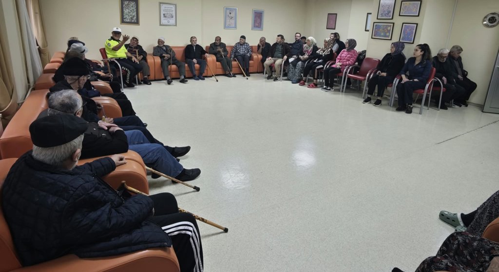 Huzurevi Sakinleri ve Personeline Trafik Güvenliği Eğitimi Verildi