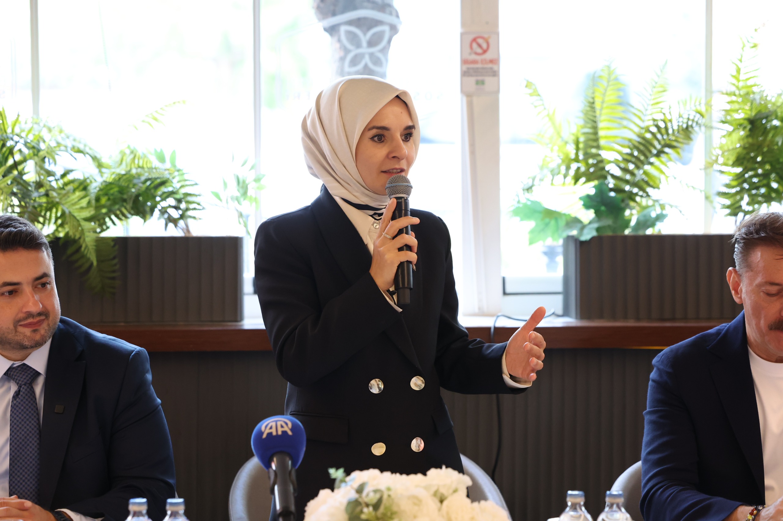 Bakanımız Göktaş, "Türkiye Yüzyılı Buluşmaları" kapsamında Bahçelievler'de muhtarlarla buluştu
