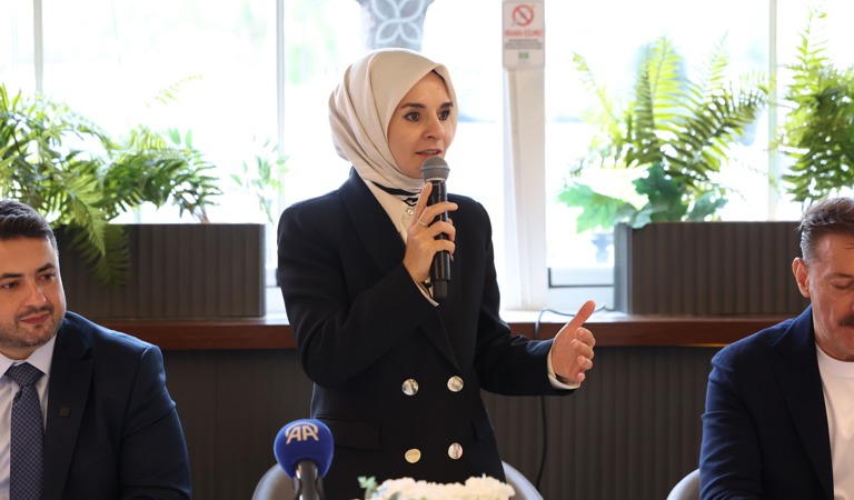Bakanımız Göktaş, "Türkiye Yüzyılı Buluşmaları" kapsamında Bahçelievler'de muhtarlarla buluştu