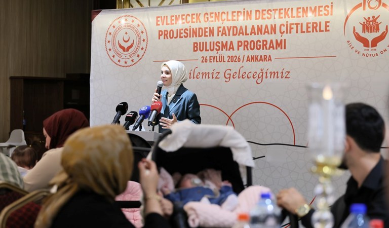 Bakanımız Göktaş, Evlenecek Gençlerin Desteklenmesi Projesi'nden yararlanan çiftlerle buluştu