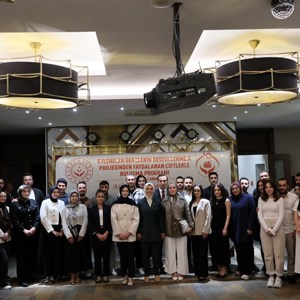 Bakanımız Göktaş, Evlenecek Gençlerin Desteklenmesi Projesi'nden yararlanan çiftlerle buluştu - fotoğraf 9