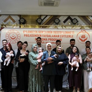 Bakanımız Göktaş, Evlenecek Gençlerin Desteklenmesi Projesi'nden yararlanan çiftlerle buluştu - fotoğraf 4