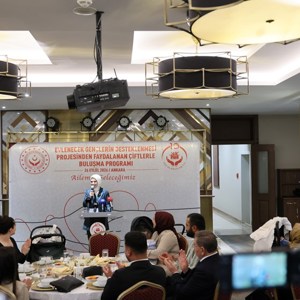 Bakanımız Göktaş, Evlenecek Gençlerin Desteklenmesi Projesi'nden yararlanan çiftlerle buluştu - fotoğraf 2