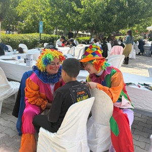 İl Müdürümüz Selim KÖSE ve kıymetli eşi Gülten KÖSE Hanımefendi, Şehit Enes Özgül Çocuk Evleri Koordinasyon Merkezimize bağlı çocuk evlerinde hizmet alan çocuklarımızın katılımıyla, Çocuk Evleri Koordinasyon Merkezimiz ve KİMO Tekstil Fabrikası iş birliğinde gerçekleştirilen “Yaza Veda, Okula Merhaba” etkinliğine katıldı. - fotoğraf 19
