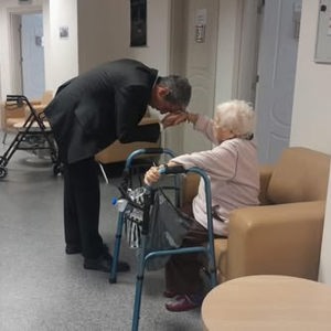 İl Müdürümüz Sayın Can Kayhan Özok, Gerze Huzurevi’ni ziyaret ederek baş tacımız, kıymetli büyüklerimizle bir araya geldi. - fotoğraf 3