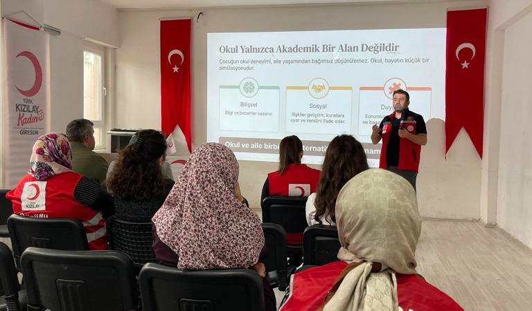 Piraziz Eren Öner Hekim İlkokulunda Aile Eğitim Programı Düzenlendi