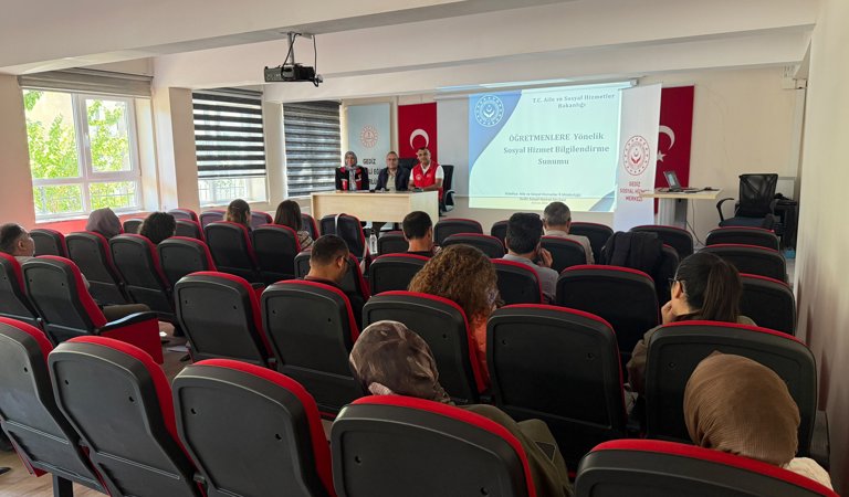 Gediz’de Okul Müdürleri ve Öğretmenlere Yönelik Sosyal Hizmet Semineri Düzenlendi