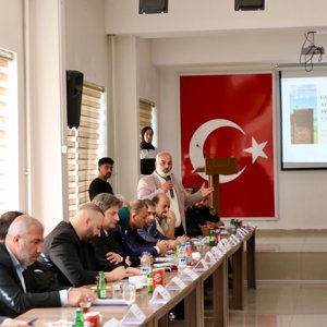 İl Müdürümüz Vefa Akdoğan, UNESCO tescilli taş işçiliği mirasını yaşatmak amacıyla düzenlenen 2. Geleneksel Ahlat Taş İşçiliği Çalıştayı’na katıldı - fotoğraf 3