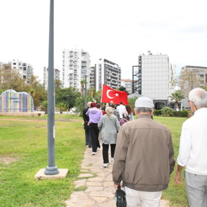 1 Ekim Dünya Yaşlılar Günü Kapsamında Farkındalık Yürüyüşleri Gerçekleştirdik - fotoğraf 14