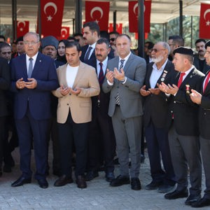 19 Eylül Gaziler Günü münasebetiyle Osmanbey Şehitlik Alanı’nda düzenlenen Çelenk Sunma Töreni’ne katıldık. - fotoğraf 13