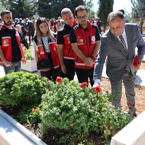 19 Eylül Gaziler Günü münasebetiyle Osmanbey Şehitlik Alanı’nda düzenlenen Çelenk Sunma Töreni’ne katıldık. - fotoğraf 15