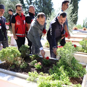 19 Eylül Gaziler Günü münasebetiyle Osmanbey Şehitlik Alanı’nda düzenlenen Çelenk Sunma Töreni’ne katıldık. - fotoğraf 20
