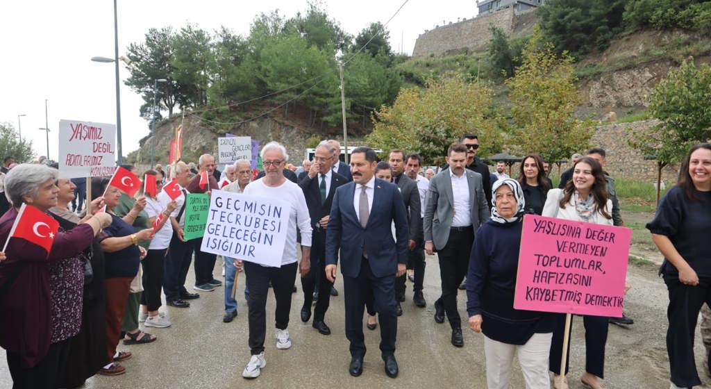 Başımızın Tacı Büyüklerimiz: 1 Ekim Dünya Yaşlılar Günü Kutlu Olsun.