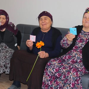  1 Ekim Dünya Yaşlılar Günü kapsamında Akdağmadeni Huzurevi Müdürlüğümüzde anlamlı bir kutlama programı - fotoğraf 2