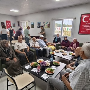 14-20 Eylül Ahilik Haftası münasebetiyle, Osmaniye Gündüz Bakım ve Aktif Yaşam Merkezimizden hizmet alan kıymetli büyüklerimizle birlikte sıkma ve börek etkinliği gerçekleştirildi. - fotoğraf 1