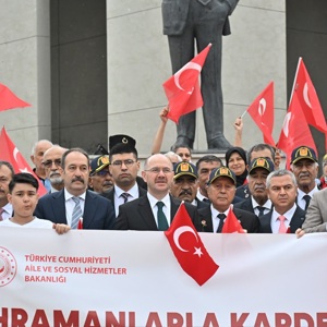 19 Eylül Gaziler Günü dolayısıyla; Sayın Valimiz Mehmet Fatih Serdengeçti, il protokolü, siyasi parti temsilcileri, İl Müdürümüz Sayın Naci Yılmaz, İl Müdürlüğümüz personelleri, öğrencilerimiz ve kahraman gazilerimizin katılımıyla yürüyüş gerçekleştirildi. - fotoğraf 7