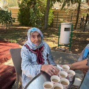 Karaköprü Engelsiz Yaşam Bakım Merkezi Müdürlüğümüzden Hizmet Alan Kıymetli Yaşlı Bireylerimizle, 1 Ekim Dünya Yaşlılar Günü Dolayısıyla Bir Araya Geldik. - fotoğraf 2