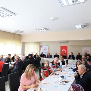 1 Ekim Dünya Yaşlılar Günü münasebetiyle Vali Yardımcımız Sayın Rümeysa Sena Kurt, İl Müdürümüz Sayın Abdulhalim Ünalan ve birim amirlerimizle birlikte  kıymetli büyüklerimizle bir araya geldik. - fotoğraf 3