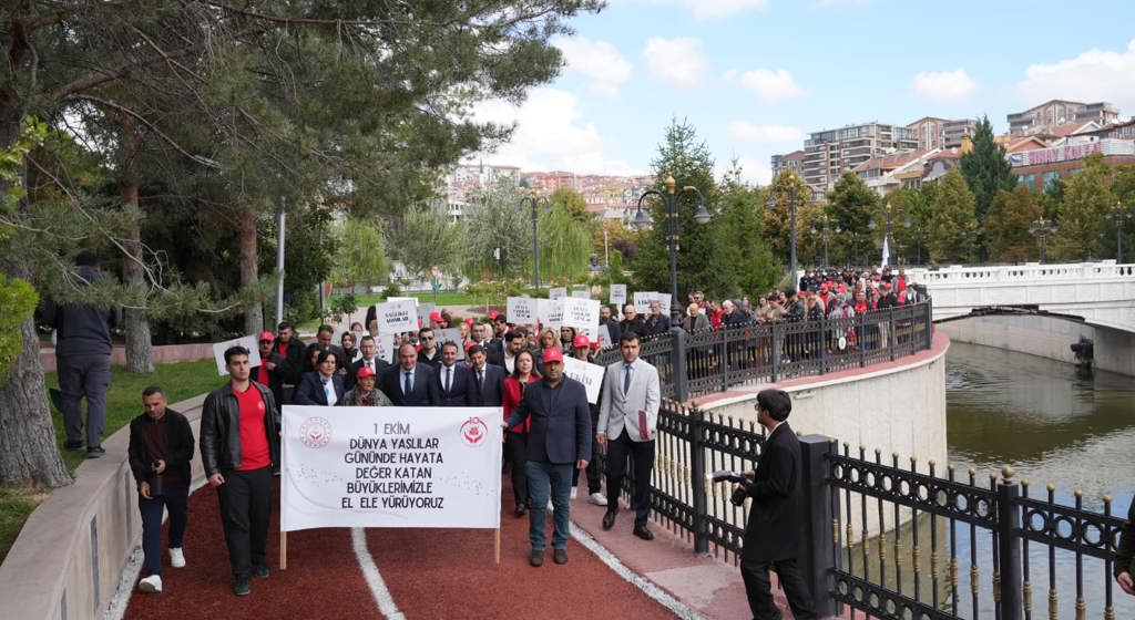 1 Ekim Dünya Yaşlılar Günü Kapsamında Kortej Yürüyüşü Gerçekleştirildi
