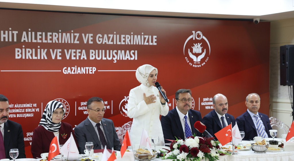 Bakan Göktaş, Gaziantep'te şehit aileleri ve gazilerle vefa buluşmasında bir araya geldi: