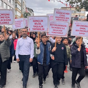 Dünya Yaşlılar Günü Kapsamında Burdur’da, Yaşlı Bireylerimiz ve Gençlerimizin Katılımıyla Anlamlı Bir Yürüyüş Gerçekleştirildi - fotoğraf 3
