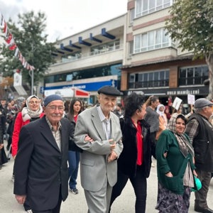 Dünya Yaşlılar Günü Kapsamında Burdur’da, Yaşlı Bireylerimiz ve Gençlerimizin Katılımıyla Anlamlı Bir Yürüyüş Gerçekleştirildi - fotoğraf 5