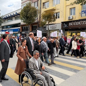 Dünya Yaşlılar Günü Kapsamında Burdur’da, Yaşlı Bireylerimiz ve Gençlerimizin Katılımıyla Anlamlı Bir Yürüyüş Gerçekleştirildi - fotoğraf 6