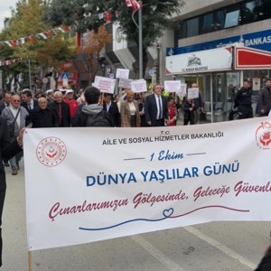 Dünya Yaşlılar Günü Kapsamında Burdur’da, Yaşlı Bireylerimiz ve Gençlerimizin Katılımıyla Anlamlı Bir Yürüyüş Gerçekleştirildi - fotoğraf 7