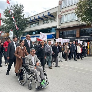 Dünya Yaşlılar Günü Kapsamında Burdur’da, Yaşlı Bireylerimiz ve Gençlerimizin Katılımıyla Anlamlı Bir Yürüyüş Gerçekleştirildi - fotoğraf 8