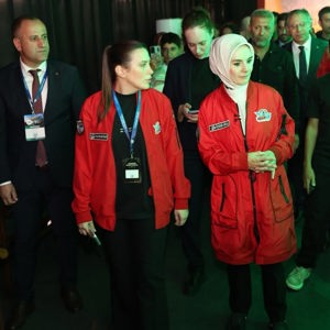  Bakanımız Sayın Mahinur Özdemir GÖKTAŞ, TEKNOFEST Güneydoğu’da Bakanlığımızın Stantlarını Ziyaret Etti - fotoğraf 1
